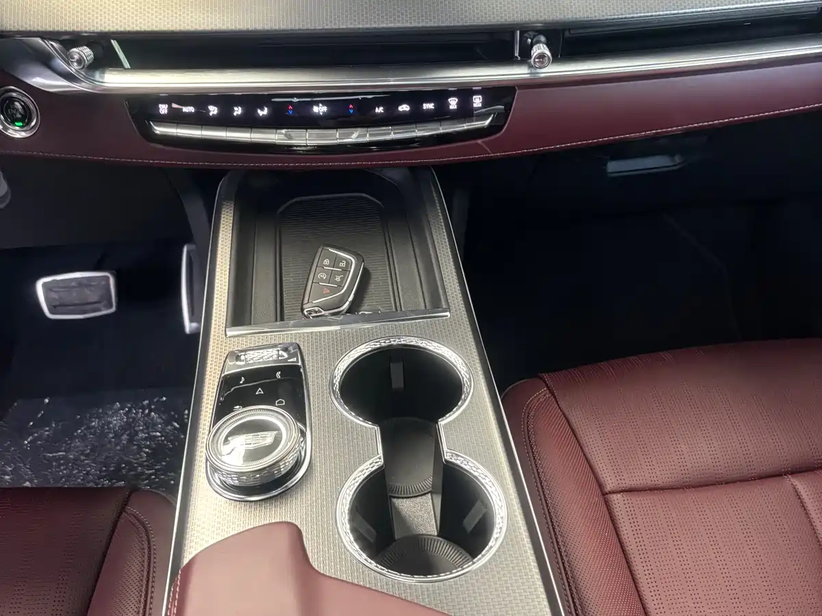 CADILLAC XT5
