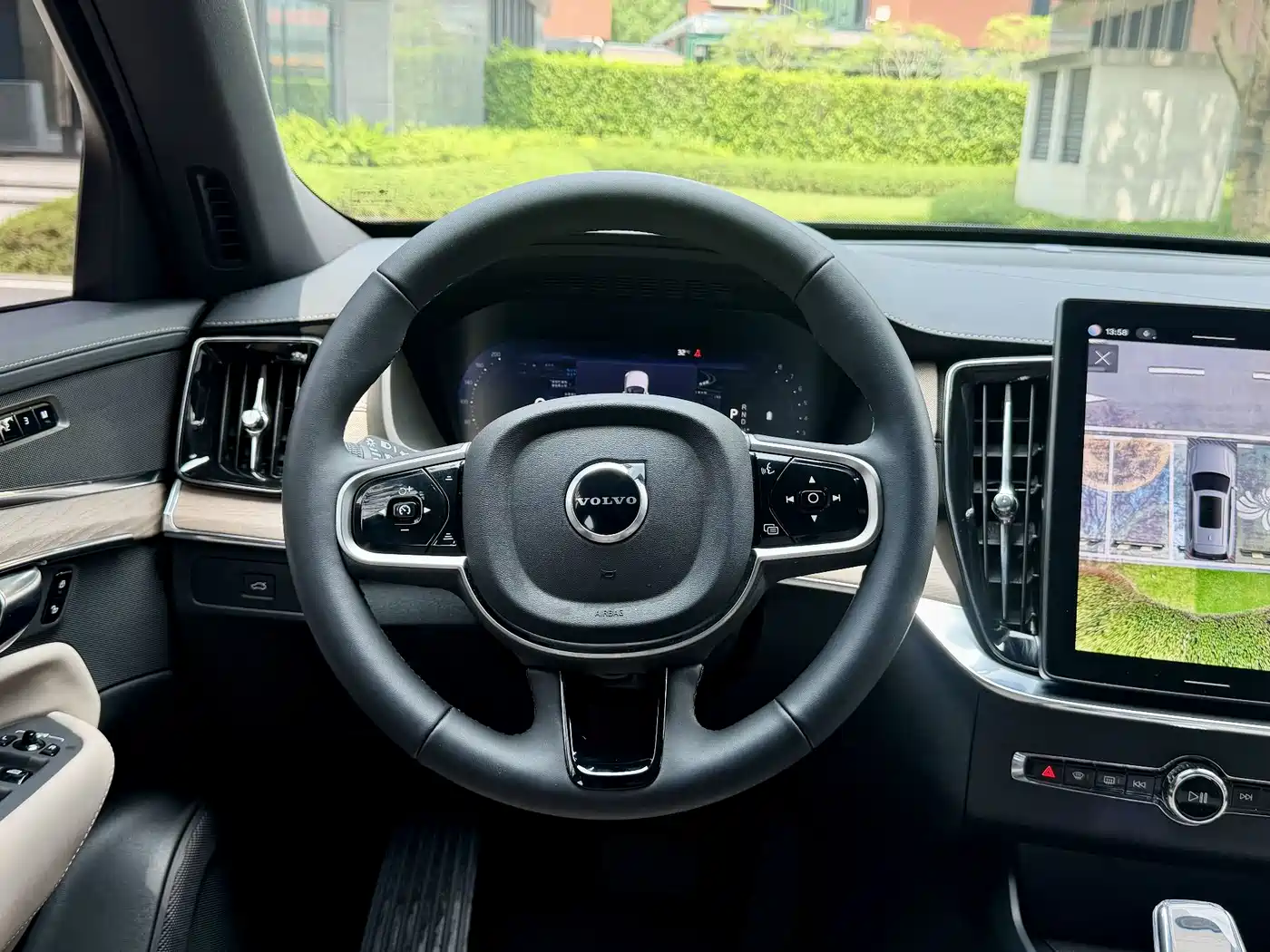 VOLVO XC90