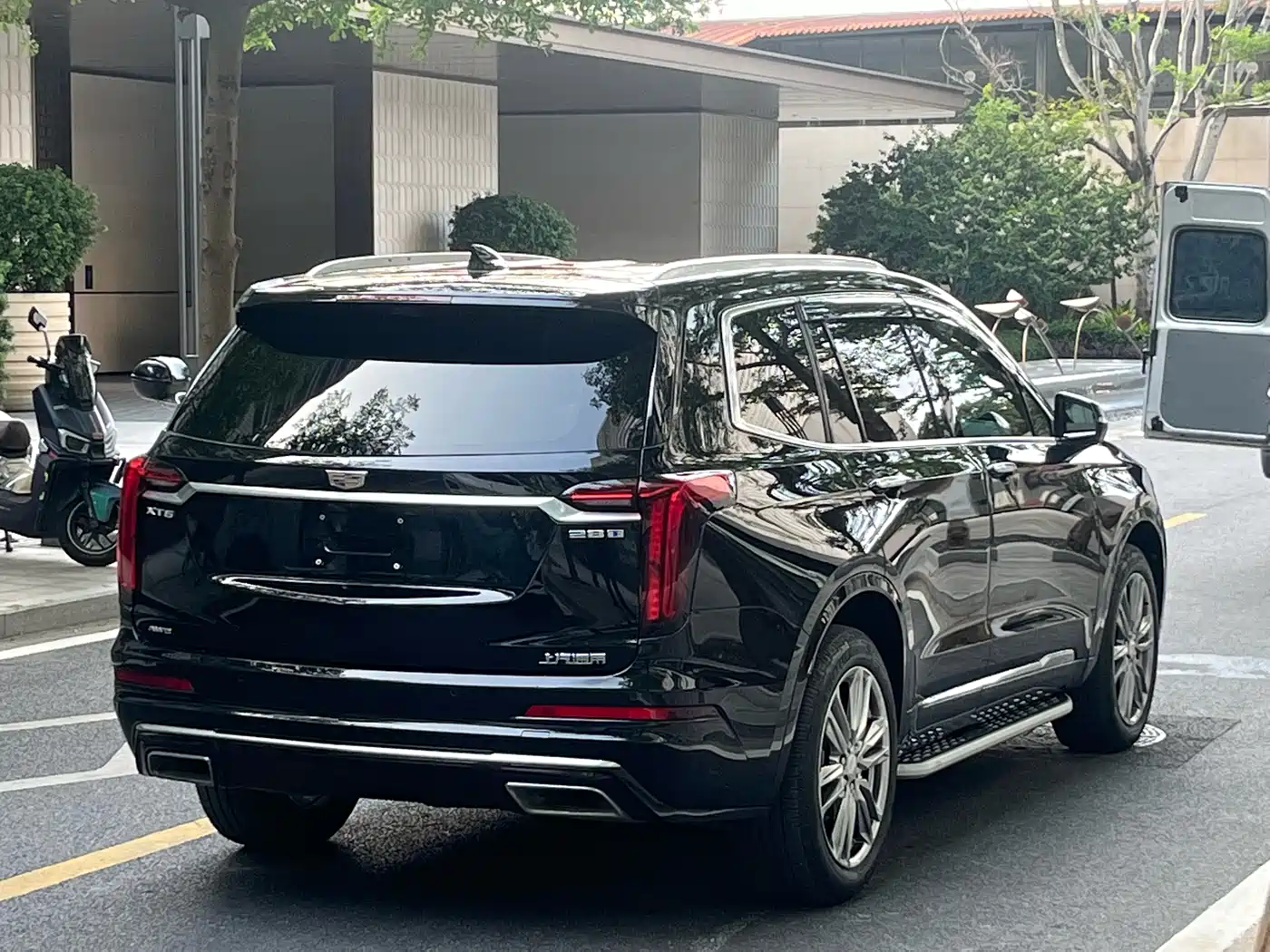 CADILLAC XT6