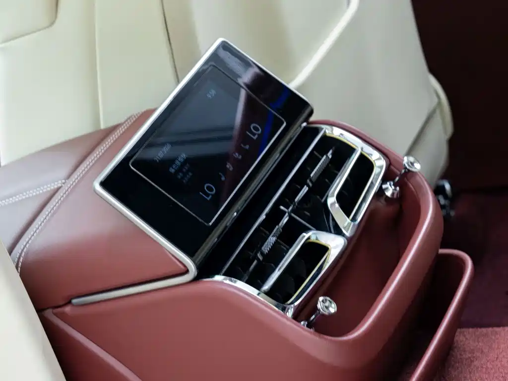 Bentley Flying Spur 2024 2024 V8 Edition 8