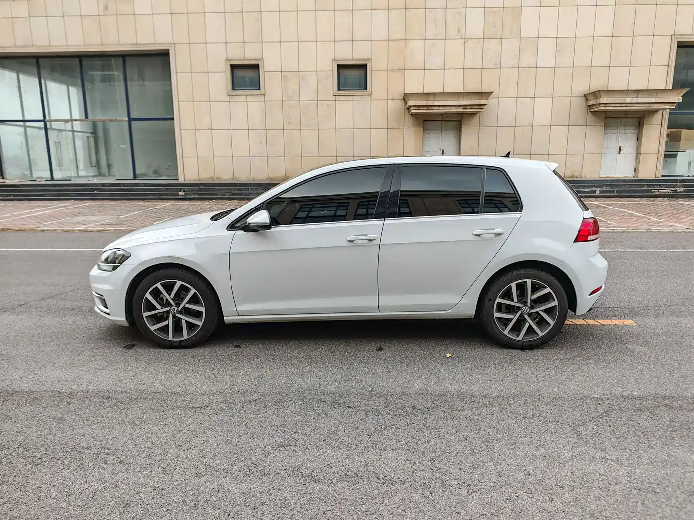 Volkswagen Golf 2020 Beloved Edition 280TSI DSG Comfort фото 6