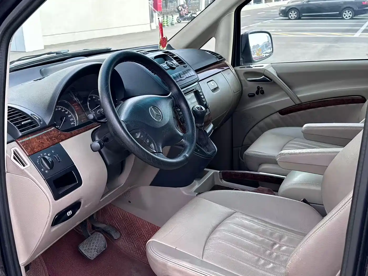 Mercedes-Benz Viano 2012 2.5L Premium Edition фото 3