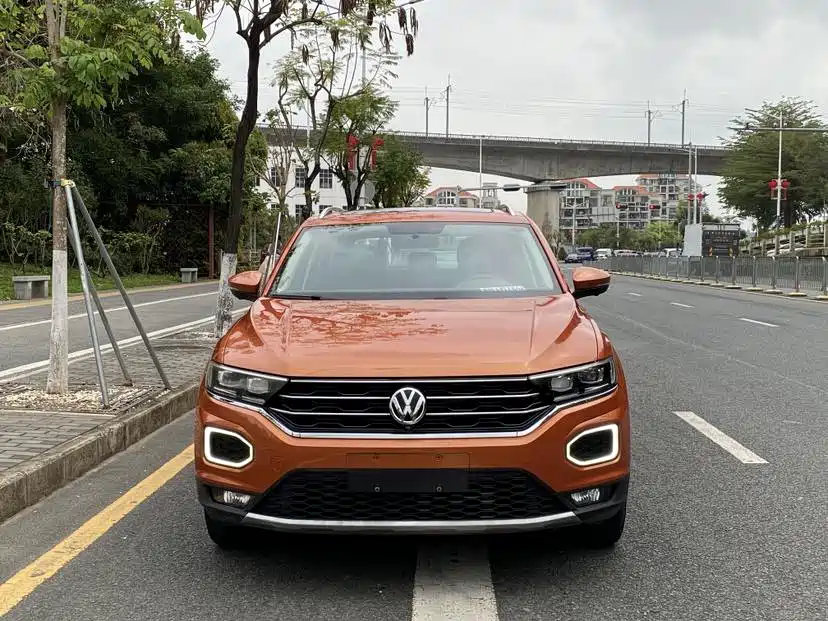 Volkswagen T-ROC 2018 230TSI DSG 2WD Progressive China V фото 2
