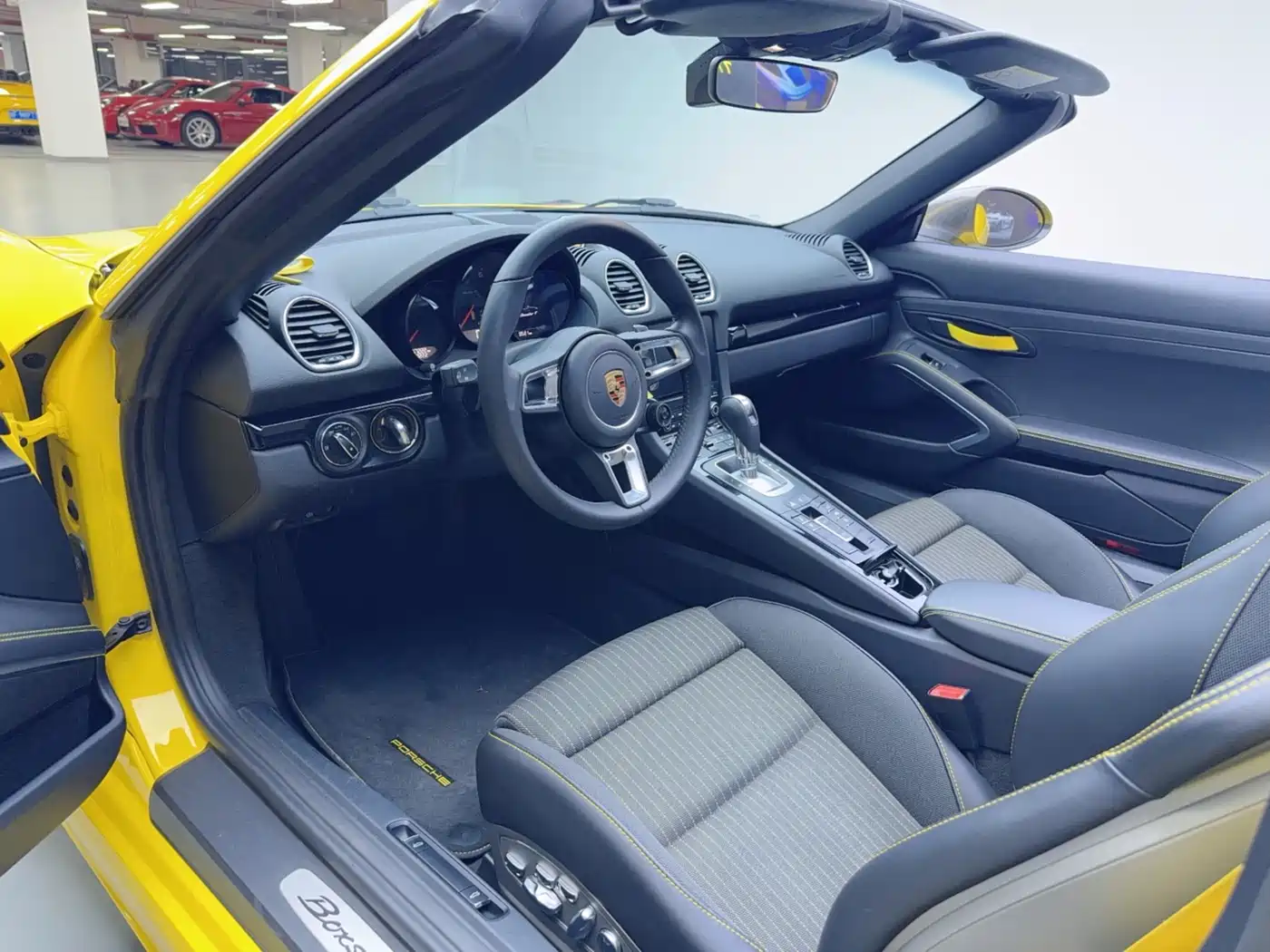Porsche 718 2019 Boxster T 2.0T фото 13