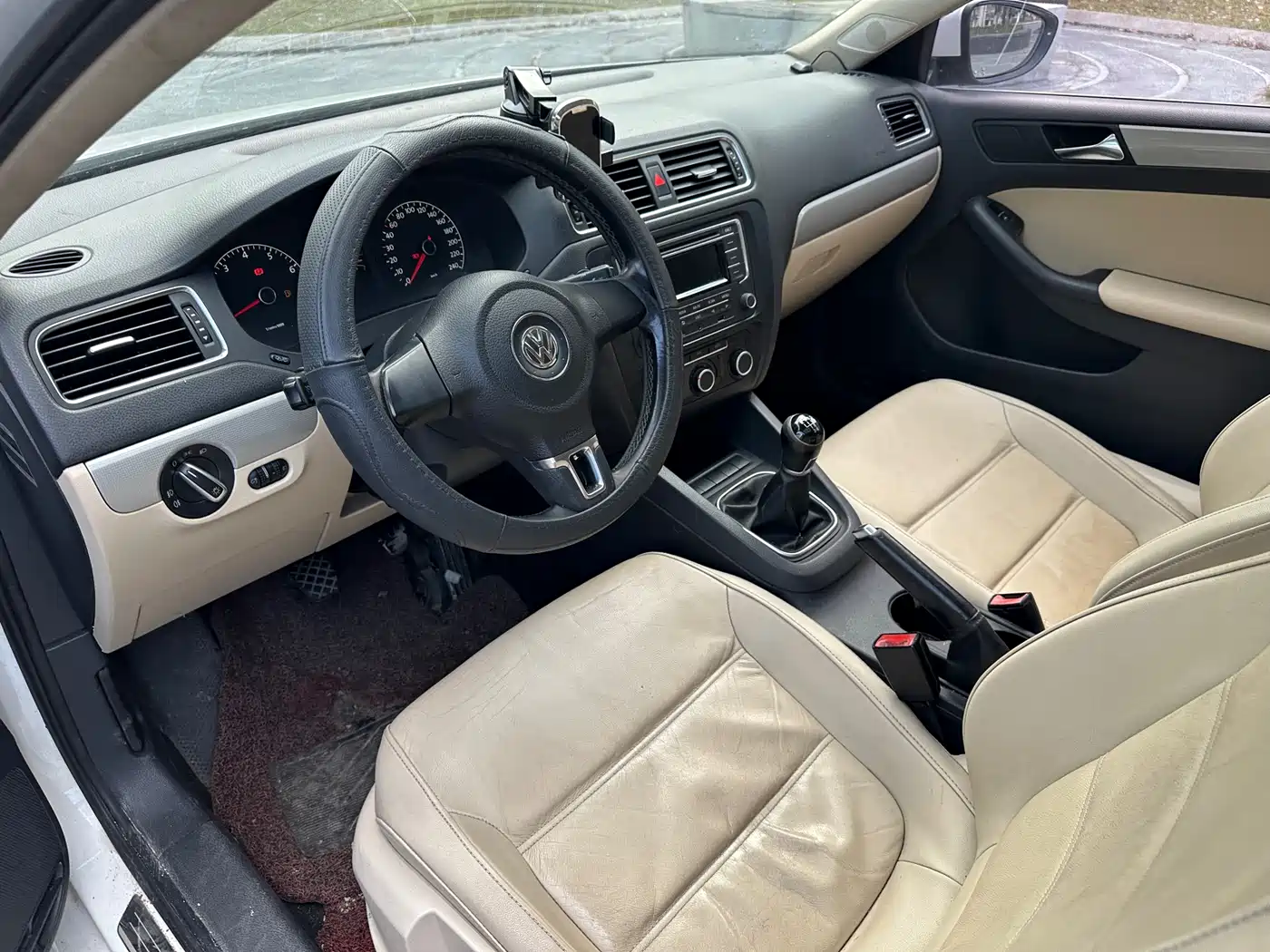 Volkswagen Sagitar 2014 1.6L Manual Comfort фото 14
