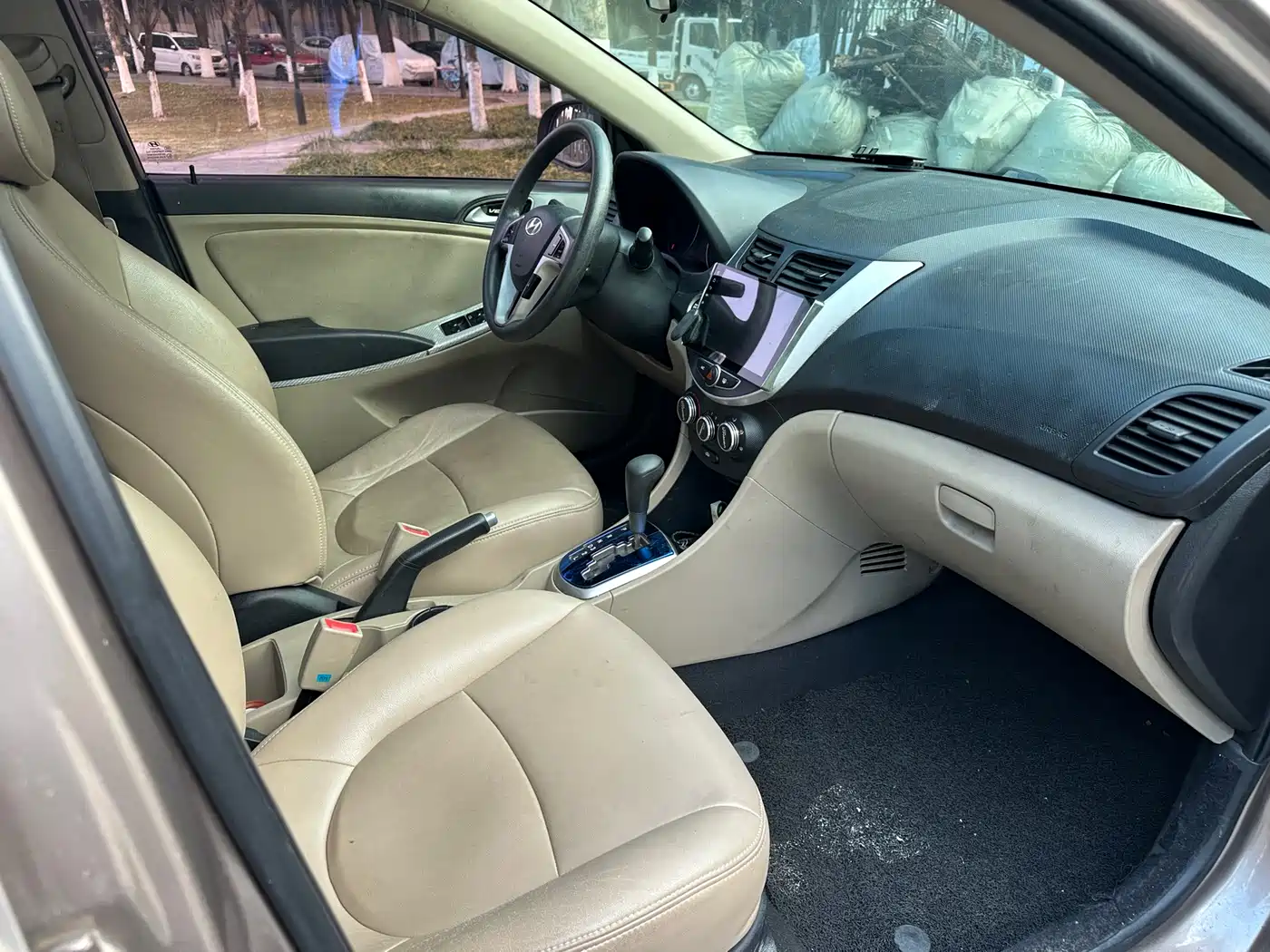 Hyundai Verna 2016 1.4L Automatic Leading GLX фото 16