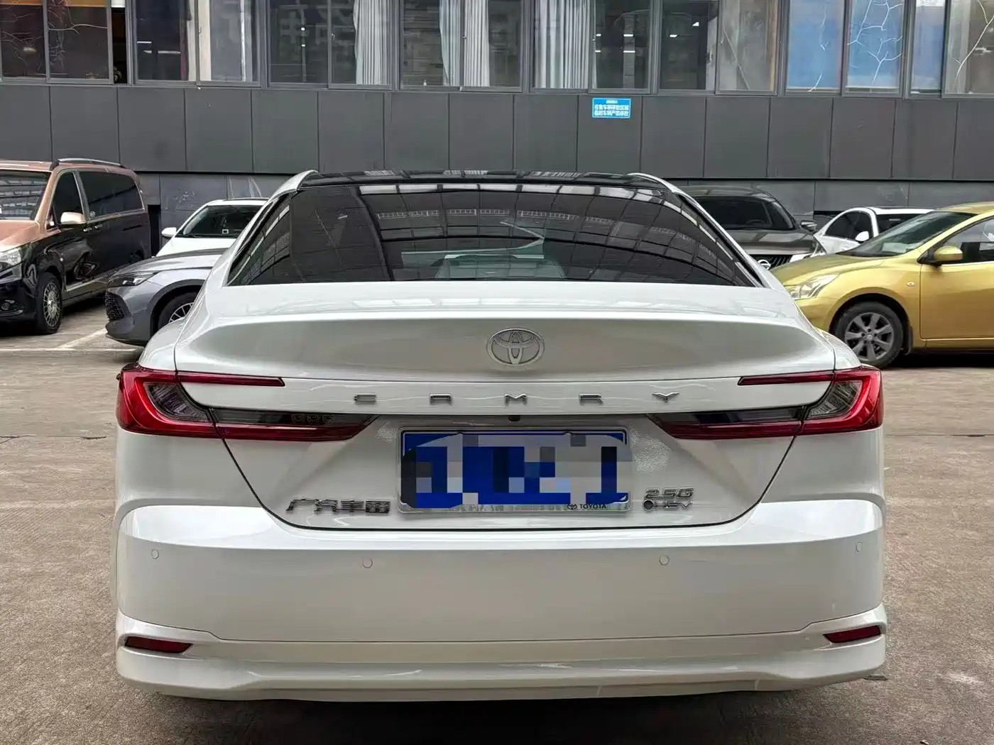Toyota Camry 2024 Hybrid 2.5HG Premium Edition фото 7
