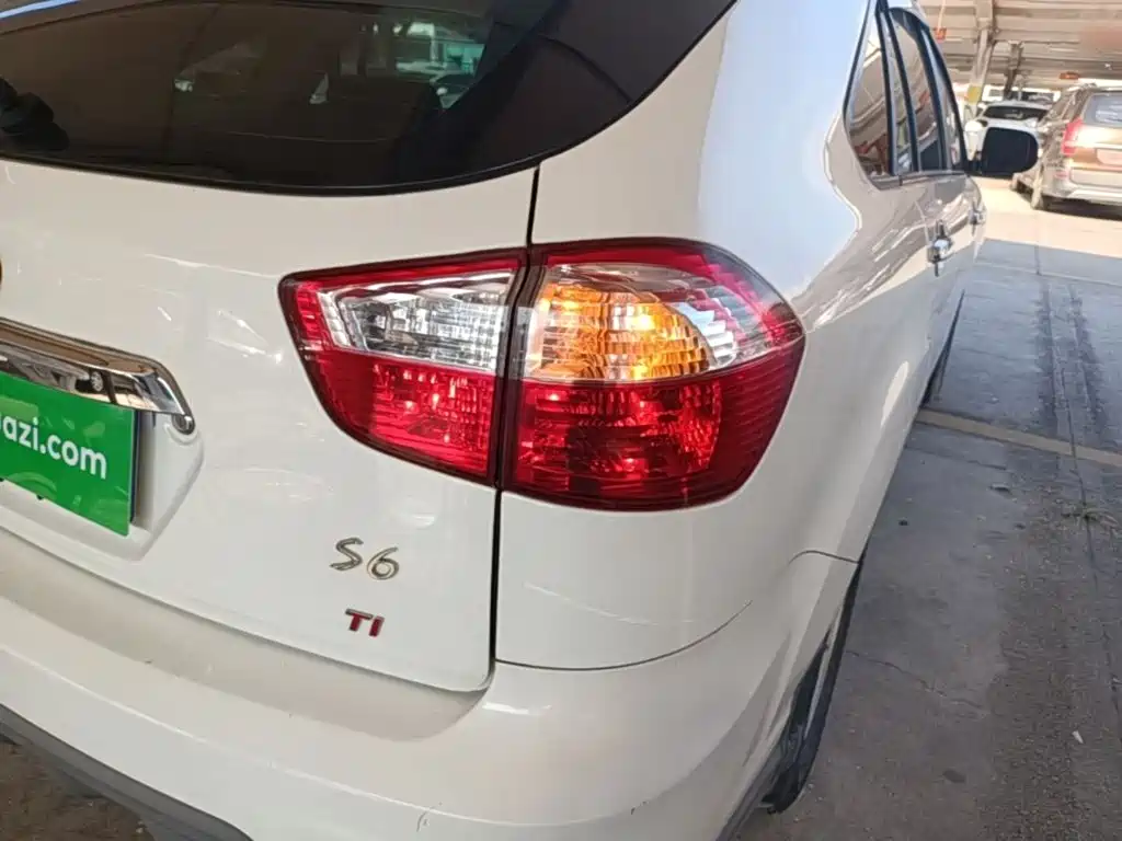 BYD S6 2014 2014 Model 1.5TI Manual Luxury 5-Seater