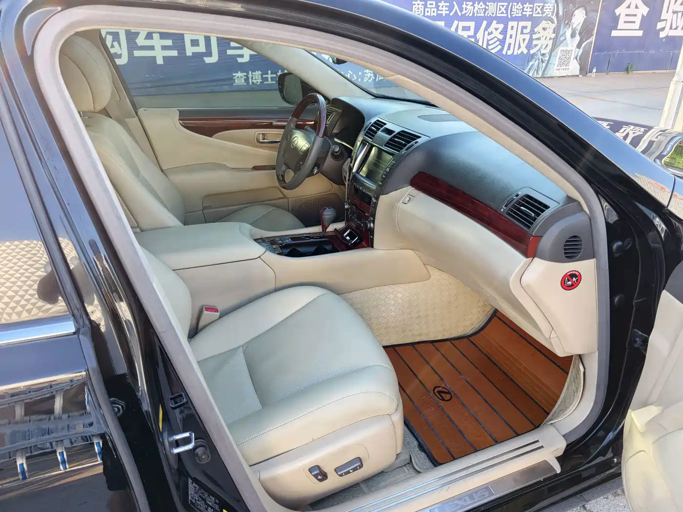 Фото 13 - Lexus LS