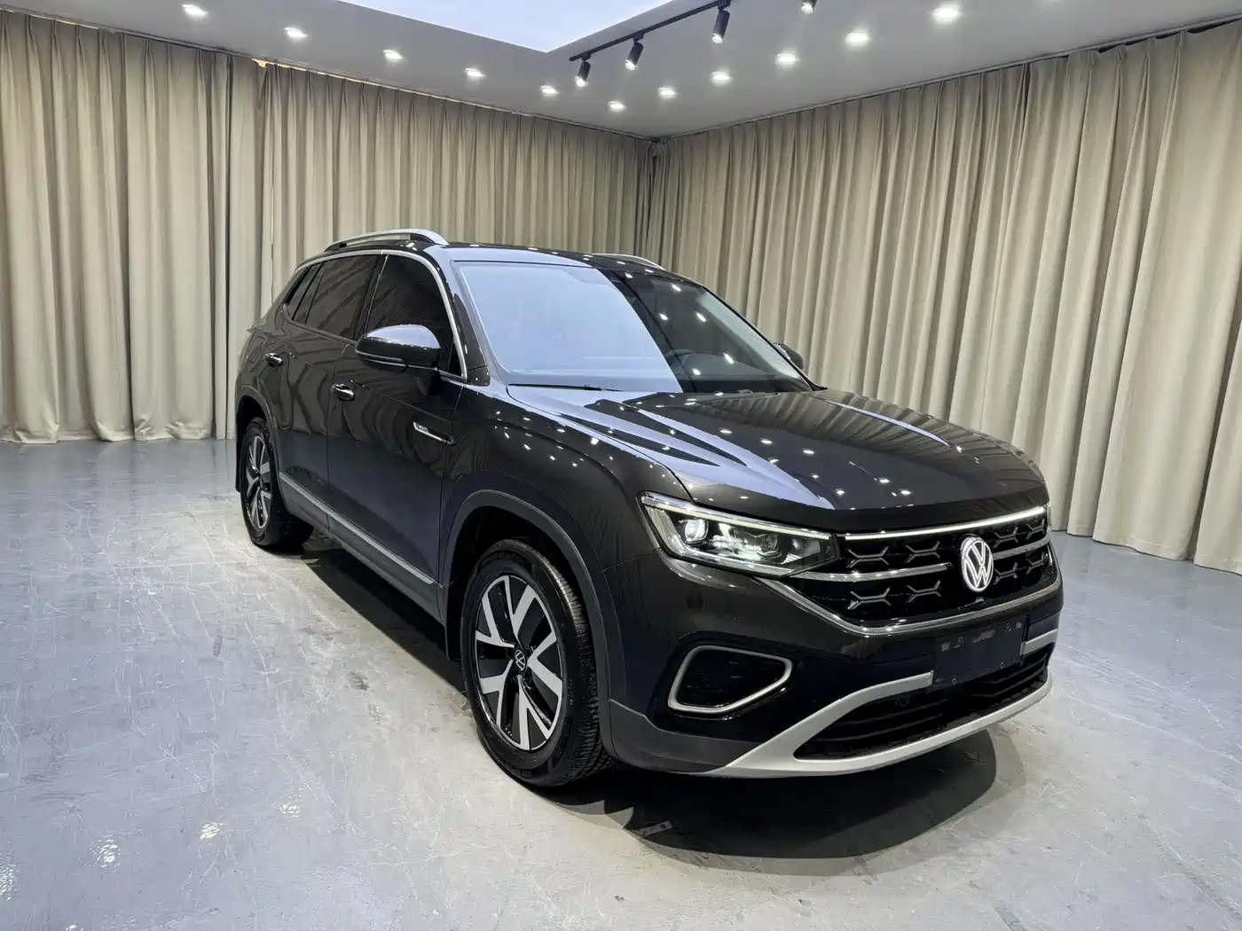 Volkswagen Tayron 2023 280TSI 2WD Luxury Plus Advanced Edition фото 3