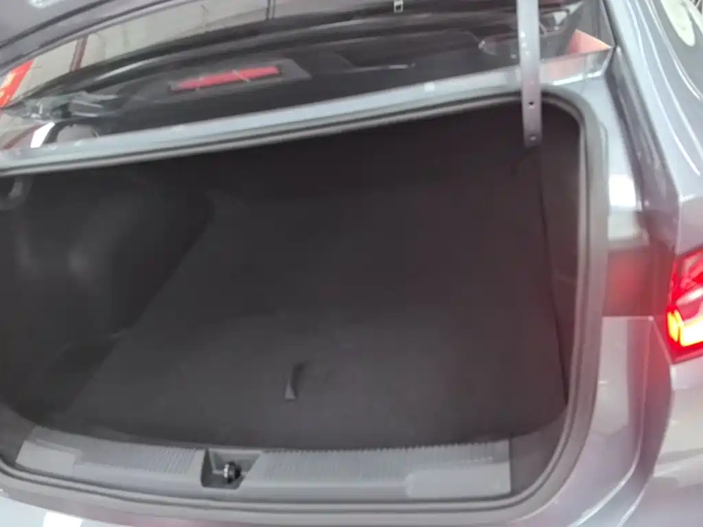 Roewe i5 2025 2023 1.5L CVT Luxury Edition