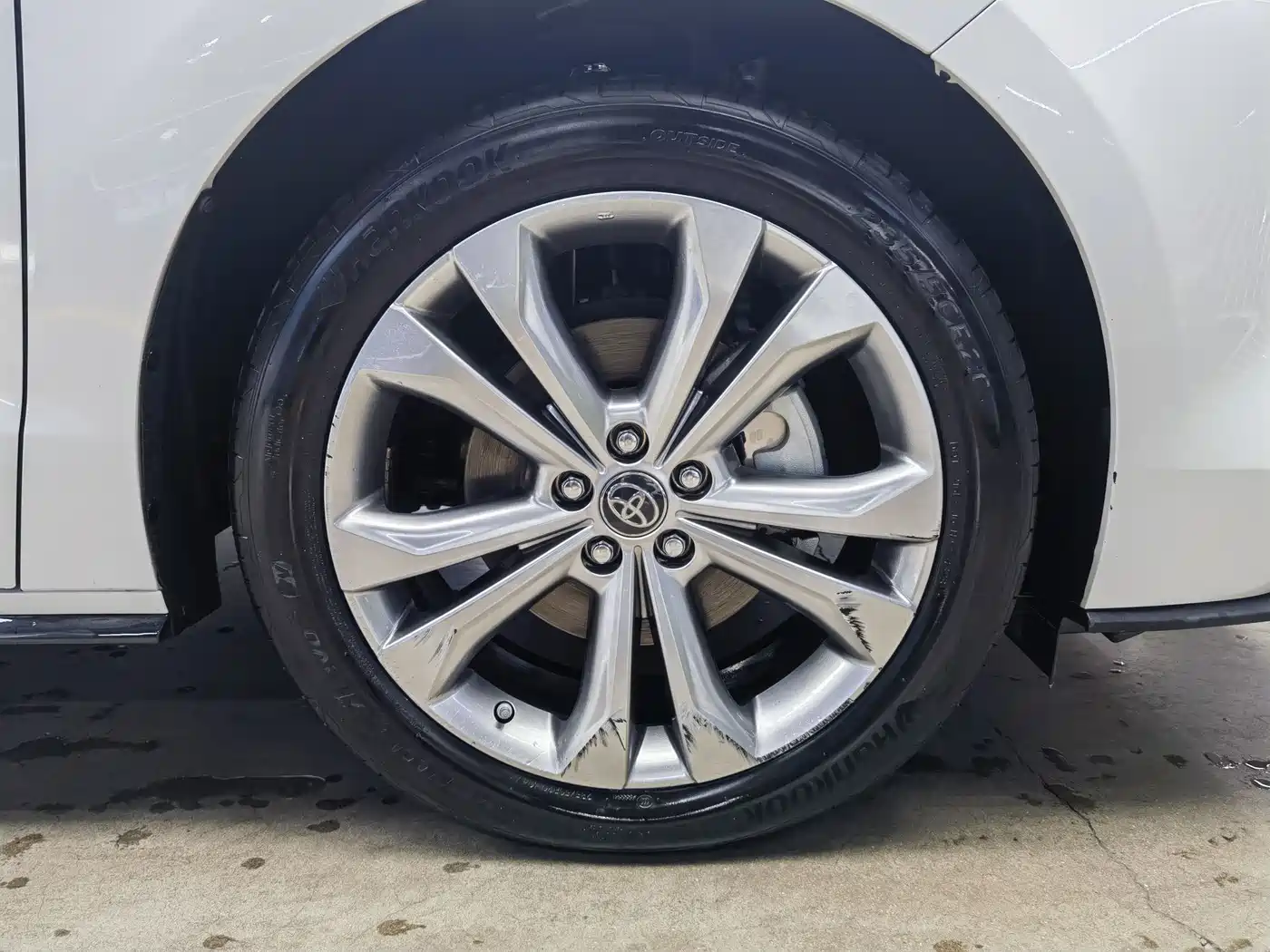 Toyota Sienna 2023 2.5L Hybrid Premium Edition фото 22