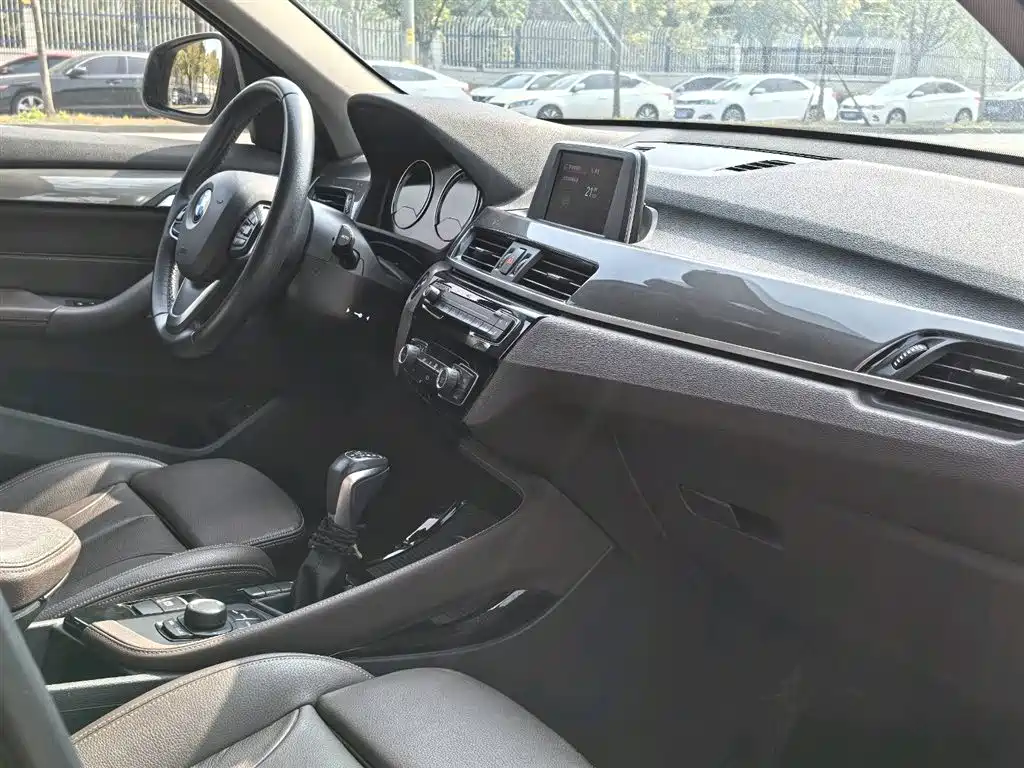 BMW X1 2019 sDrive18Li Premium Model фото 6