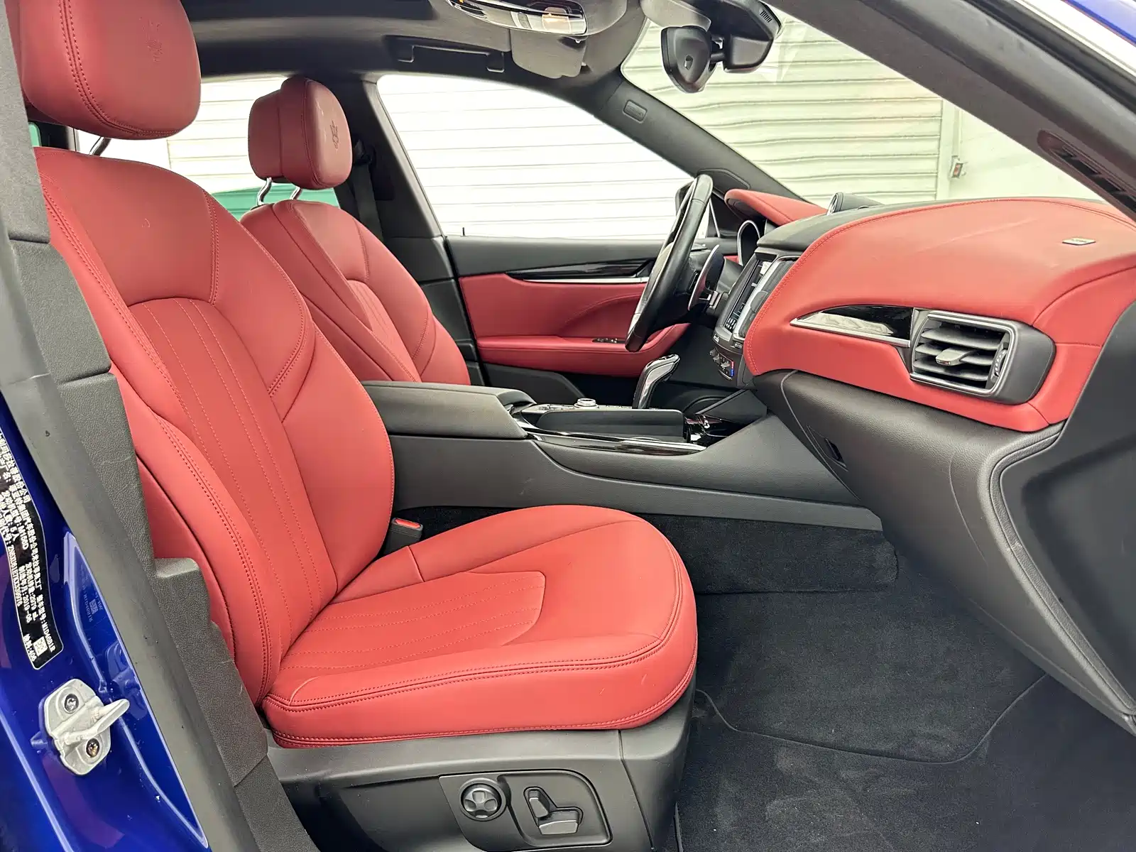 Photo 10 - Maserati Levante