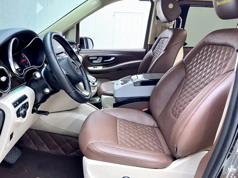 Mercedes-Benz V-Class 2018 V 260 L Premium Long Wheelbase Edition China VI фото 6