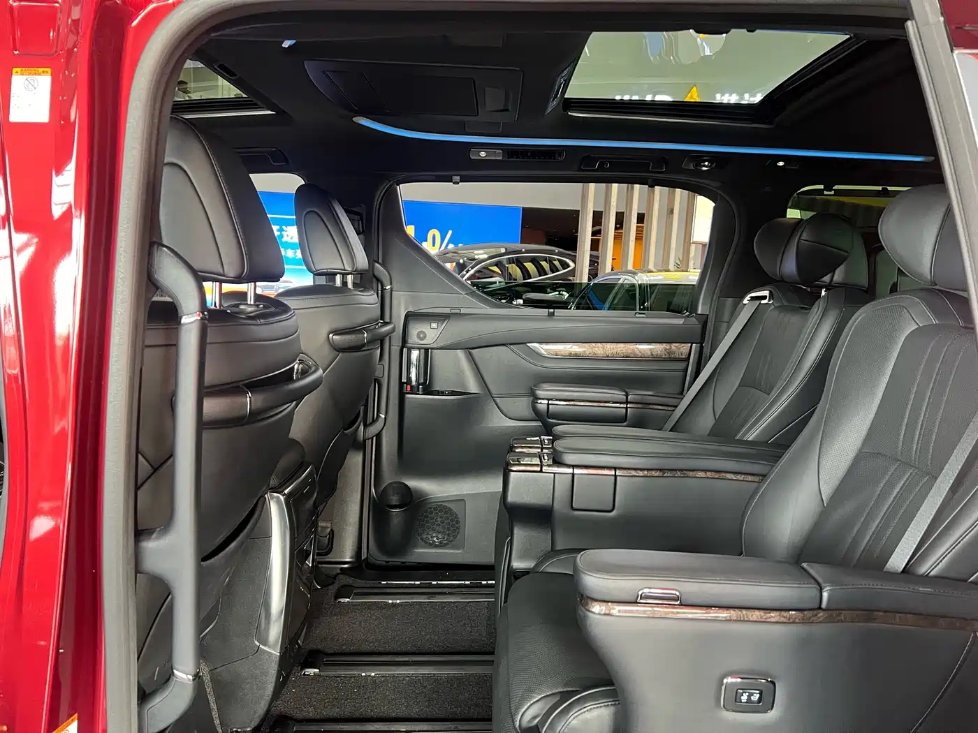 Toyota Alphard 2020 Hybrid 2.5L Premium Edition фото 4