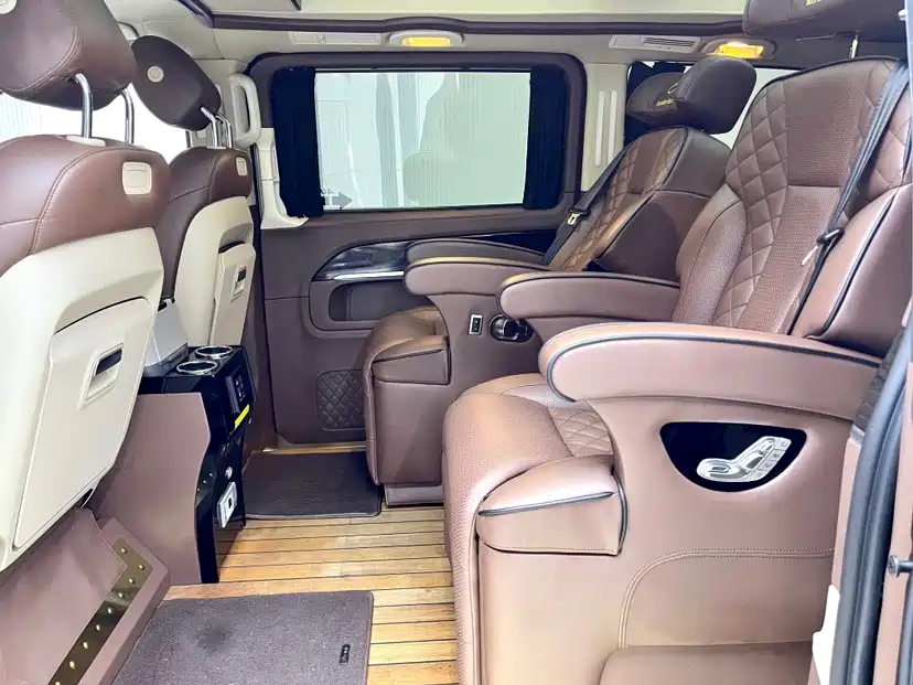 Mercedes-Benz V-Class 2018 V 260 L Premium Long Wheelbase Edition China VI фото 7