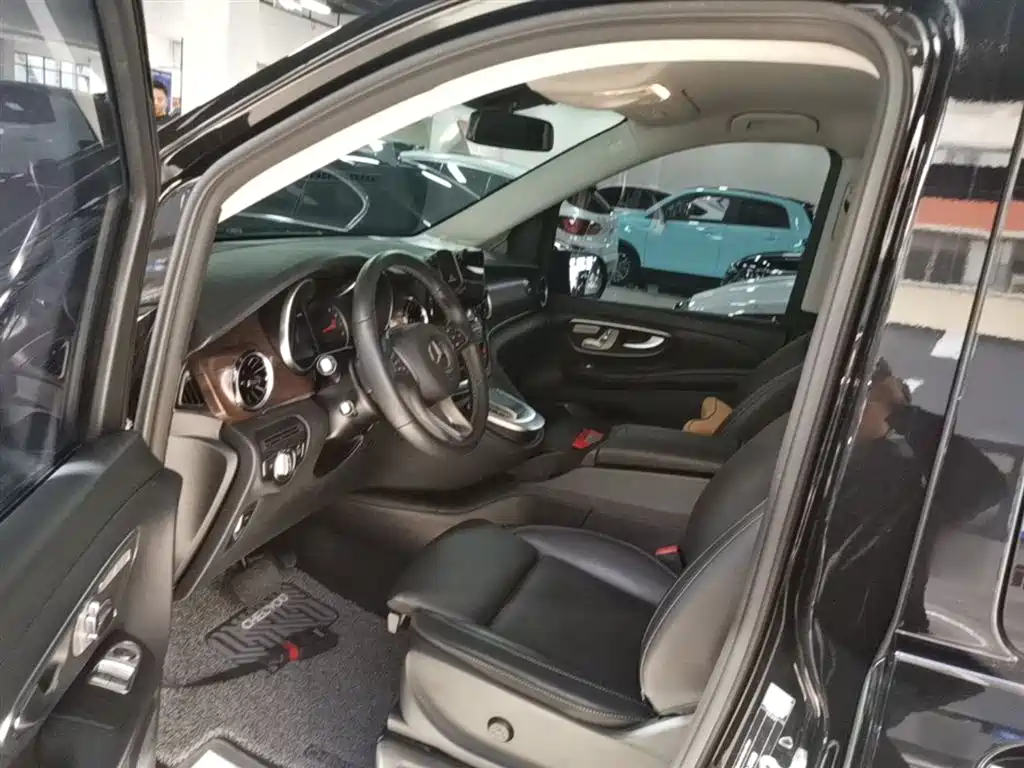 Mercedes-Benz V-Class 2022 V 260 Pilot Edition фото 16