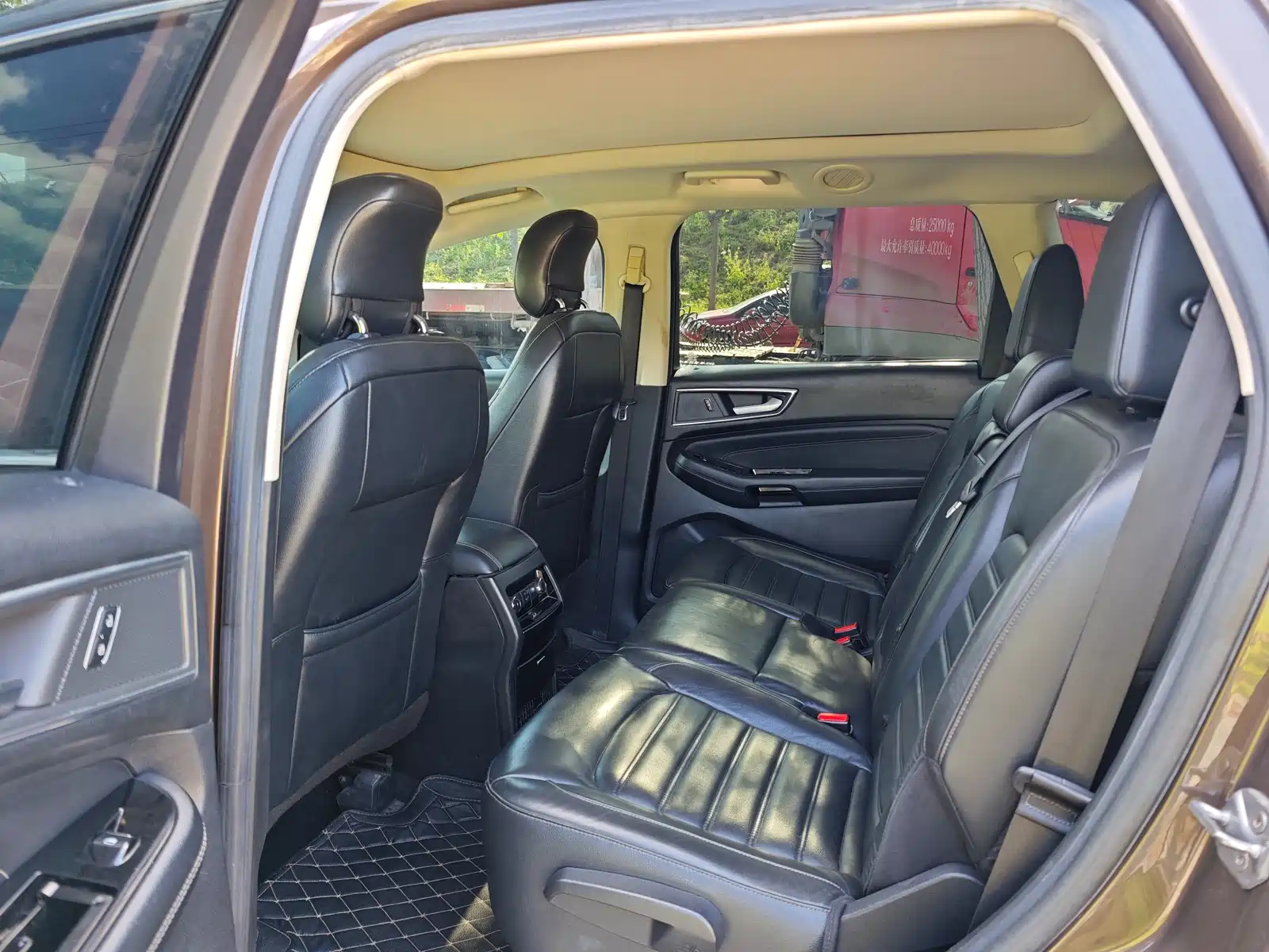 Photo 6 - Ford Edge