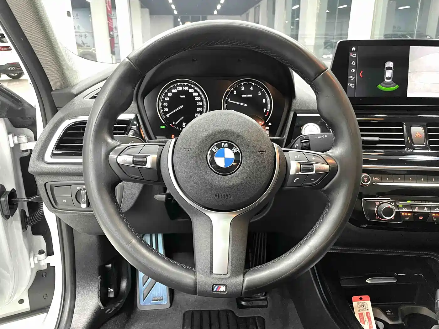 BMW 1 Series 2023 120i M Sport Shadow Edition фото 8