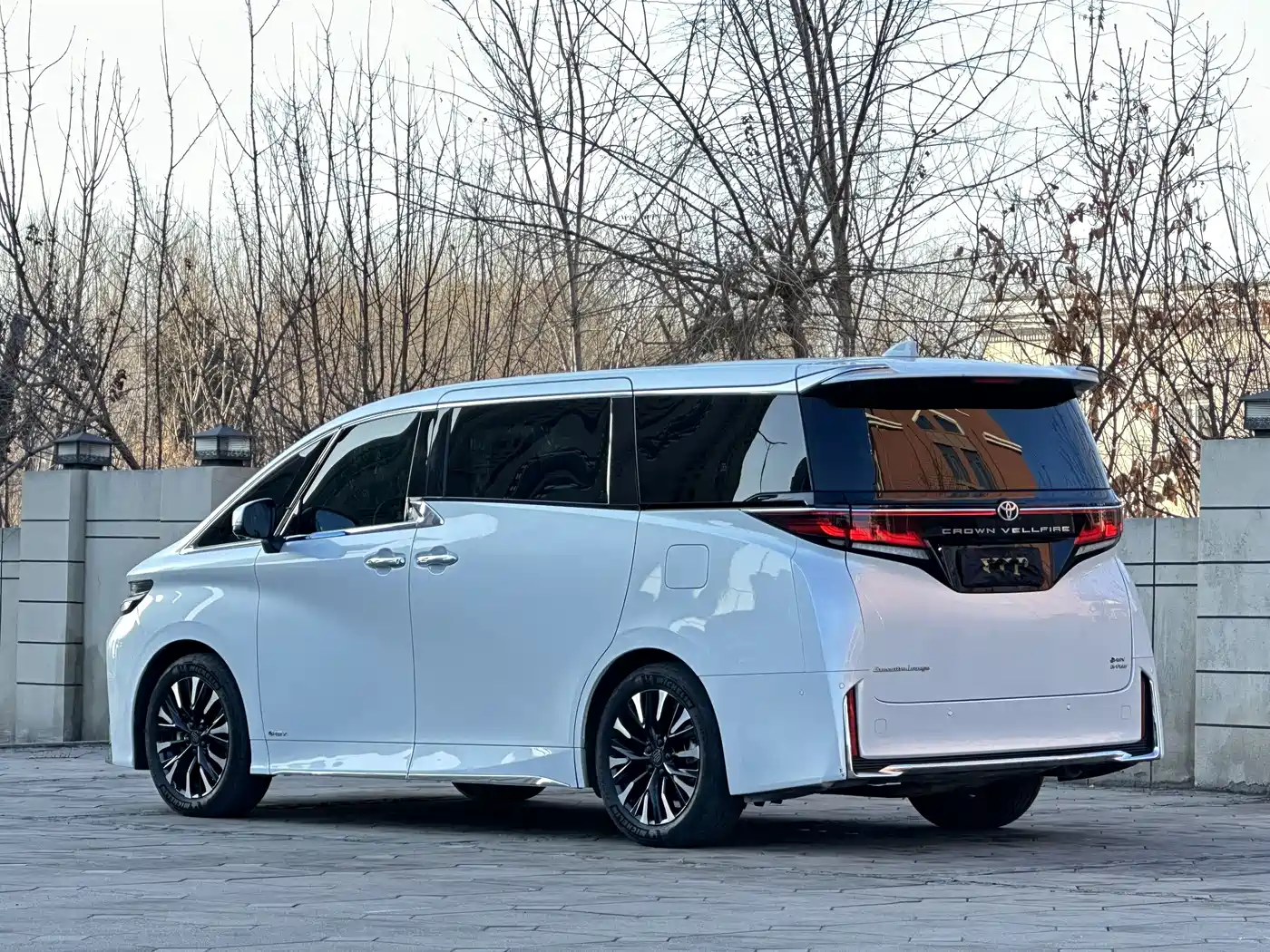 Toyota Vellfire 2024 Crown Hybrid 2.5L Executive Premium Edition фото 7