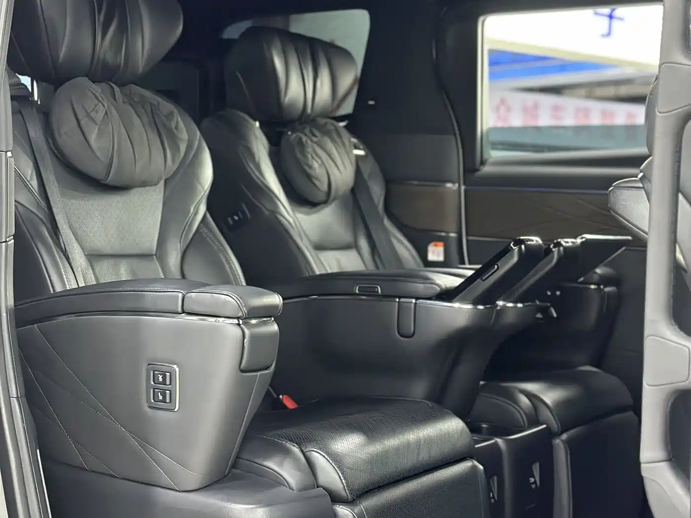 Toyota Vellfire 2024 Crown Hybrid 2.5L Executive Premium Edition фото 19