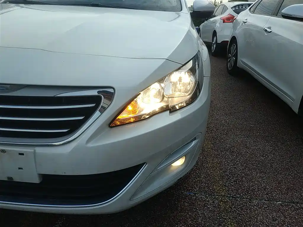 Peugeot 408 2016 1.6T Automatic Luxury Edition фото 24