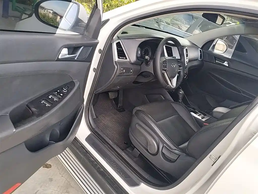 Hyundai Tucson 2015 1.6T Dual Clutch 2WD Smart фото 16