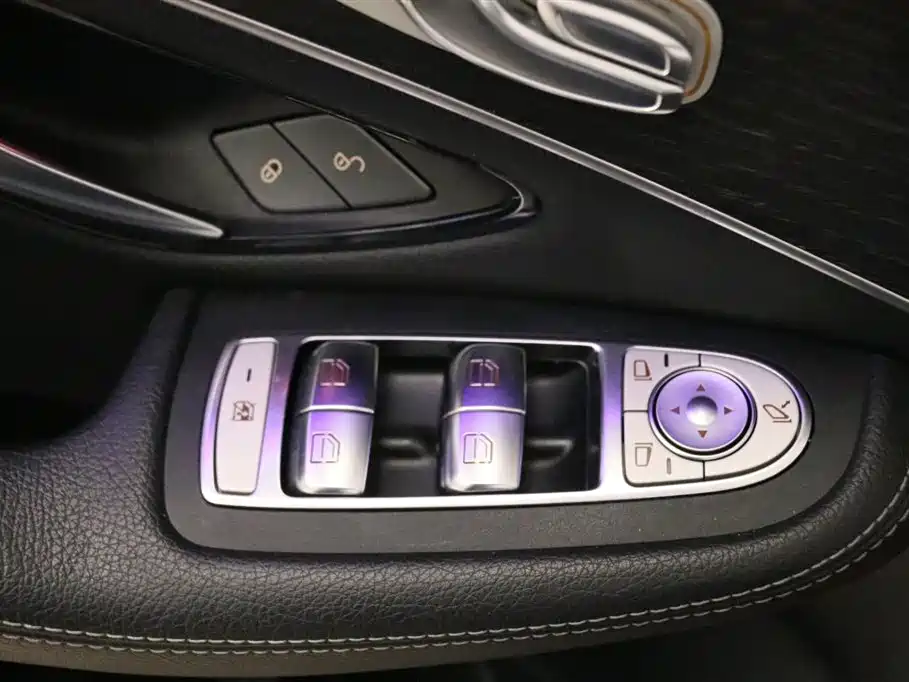 Mercedes-Benz GLC Coupe 2020 GLC 300 4MATIC Coupe SUV фото 13