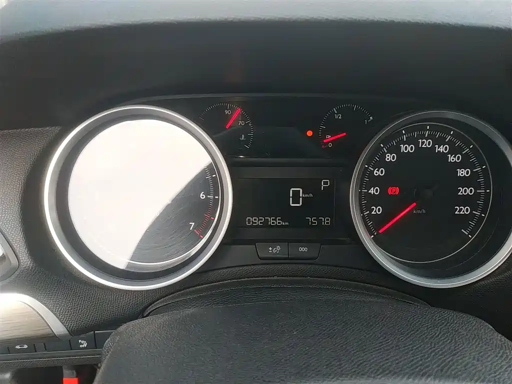 Peugeot 408 2016 1.6T Automatic Luxury Edition фото 12