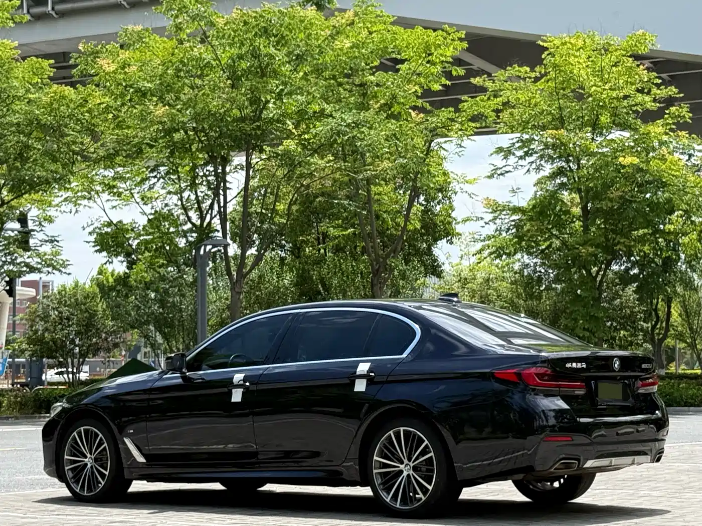 BMW 5 Series 2023 530Li Leading M Sport Package фото 7