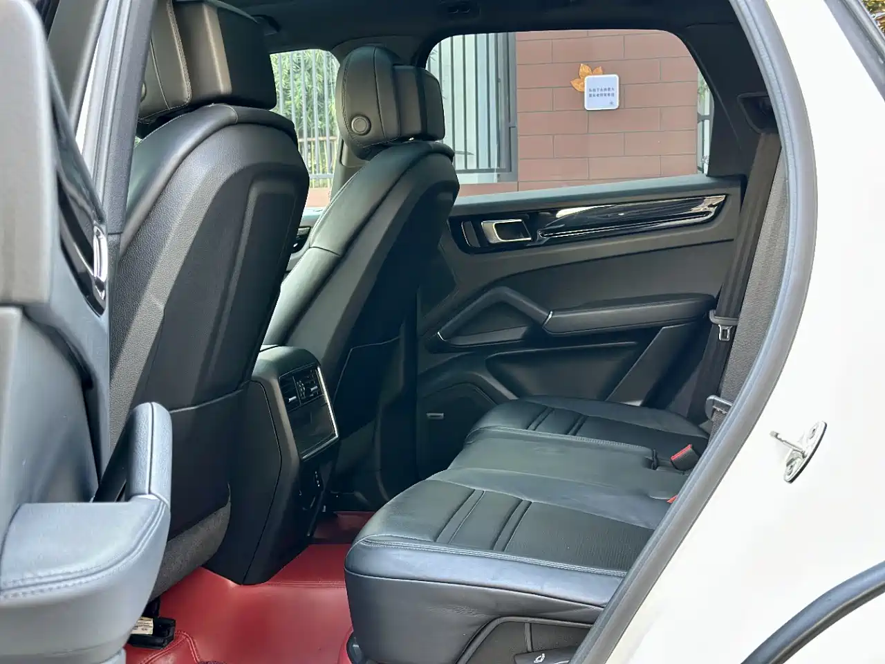 Porsche Cayenne New Energy 2023 Cayenne E-Hybrid 2.0T Platinum Edition фото 6