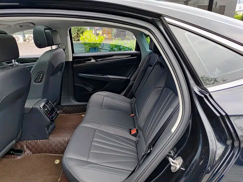 Volkswagen Passat 2025 Outstanding 330TSI Elite Edition фото 8