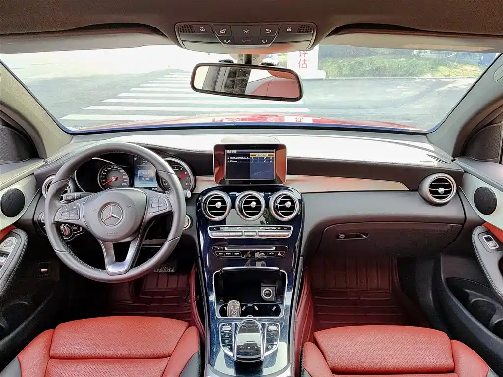 Mercedes-Benz GLC Coupe 2018 GLC 200 4MATIC Coupe SUV фото 10