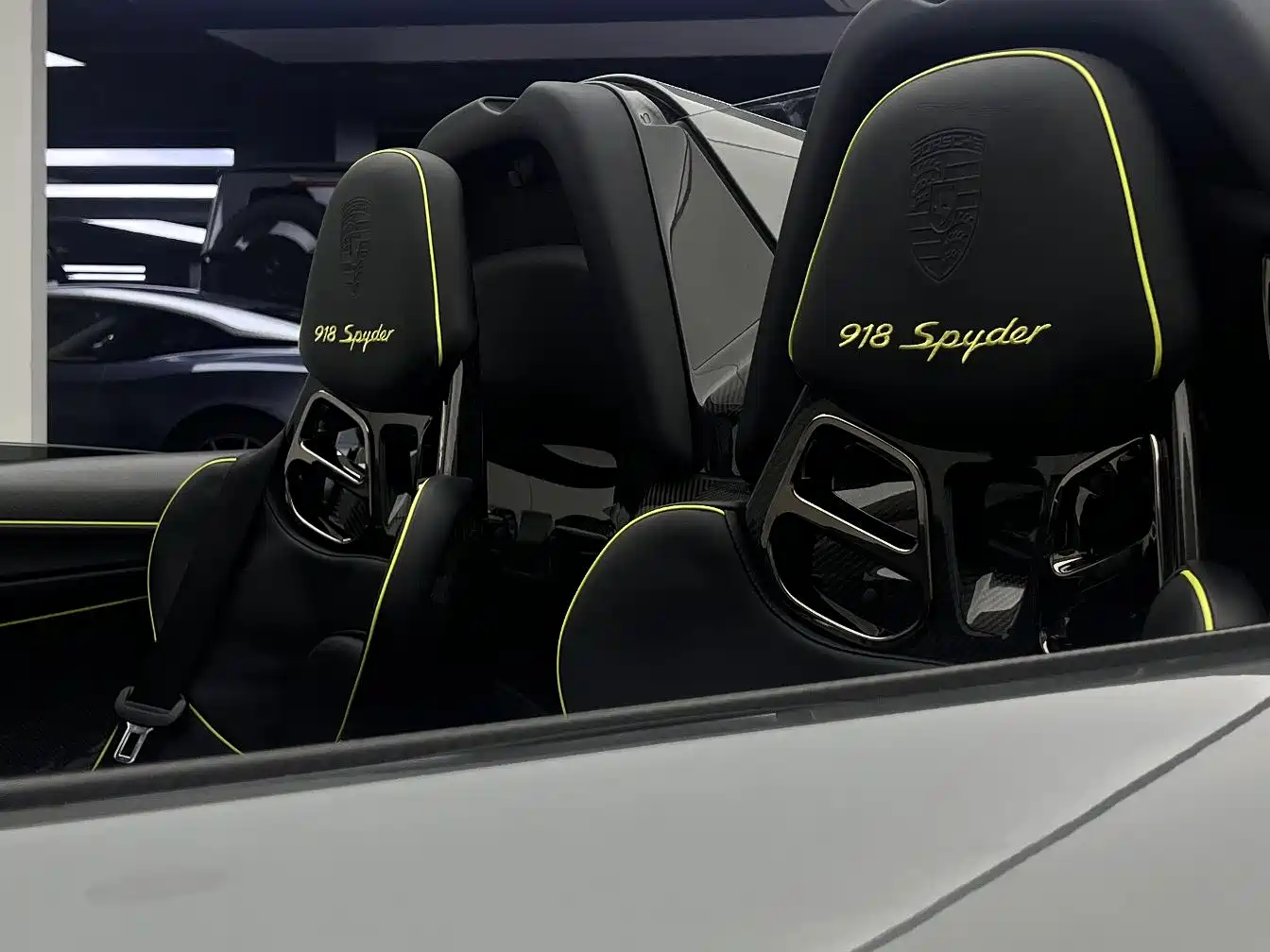 Porsche 918 Spyder 2015 2014 4.6L