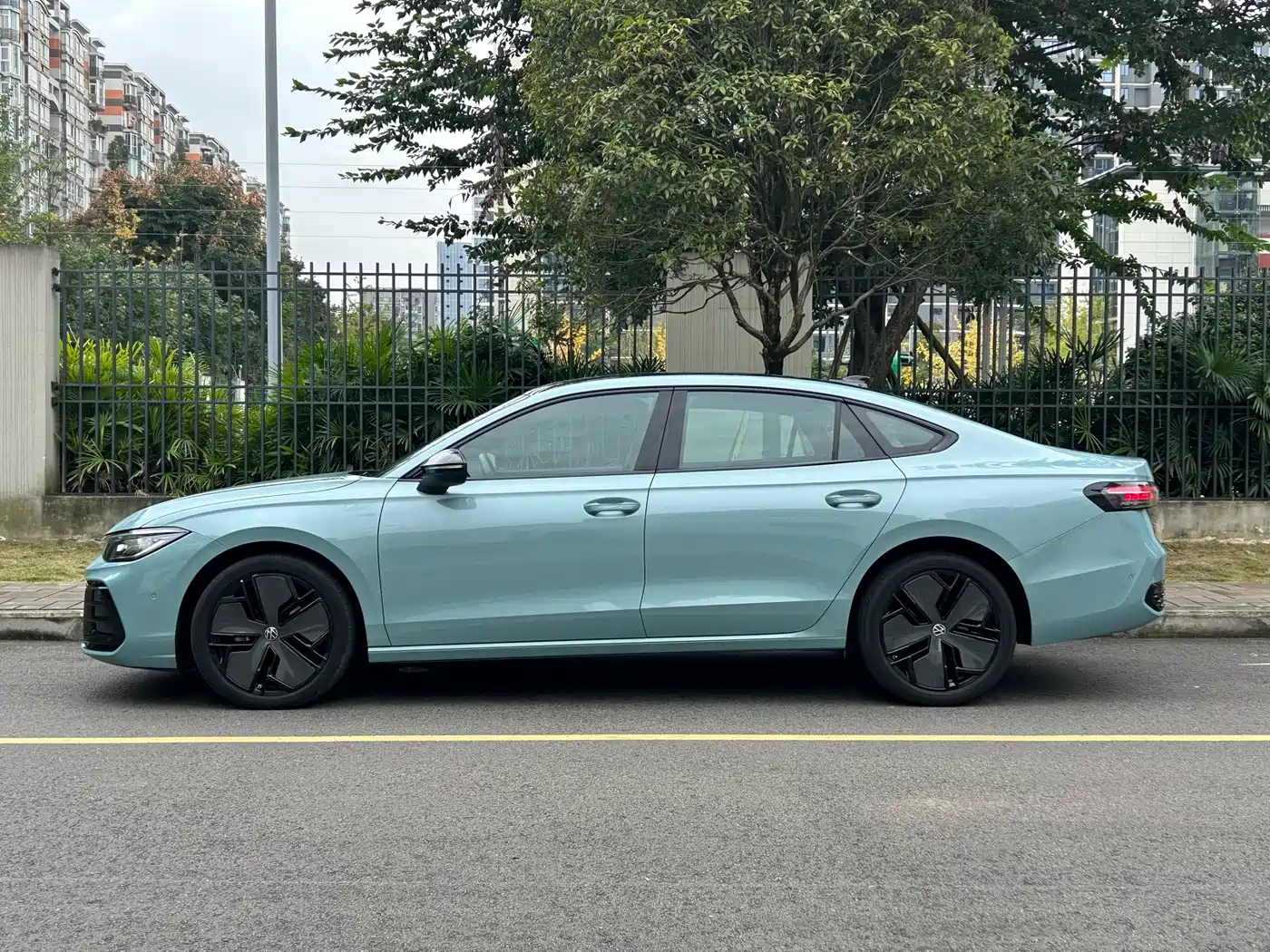 Volkswagen Passat 2025 Model Pro 380TSI Starlight Dragon Premium Edition фото 4