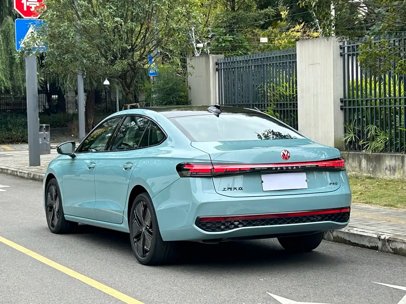 Volkswagen Passat 2025 Model Pro 380TSI Starlight Dragon Premium Edition фото 6
