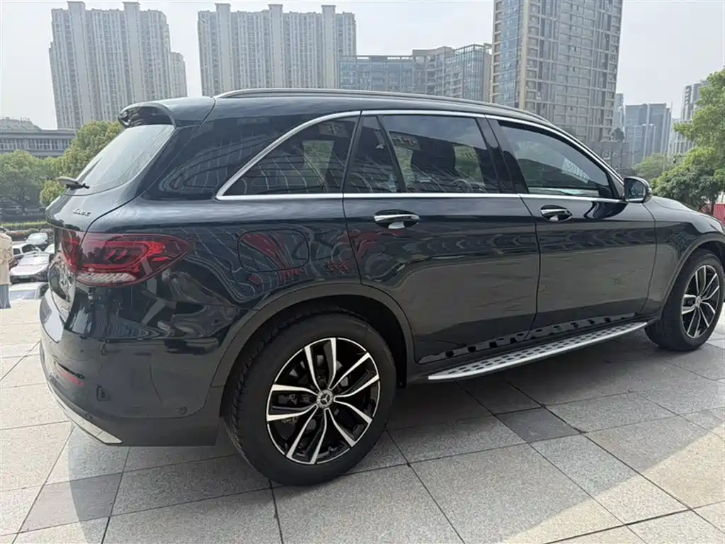 MERCEDES-BENZ GLC