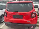 Photo 15 - Jeep Renegade