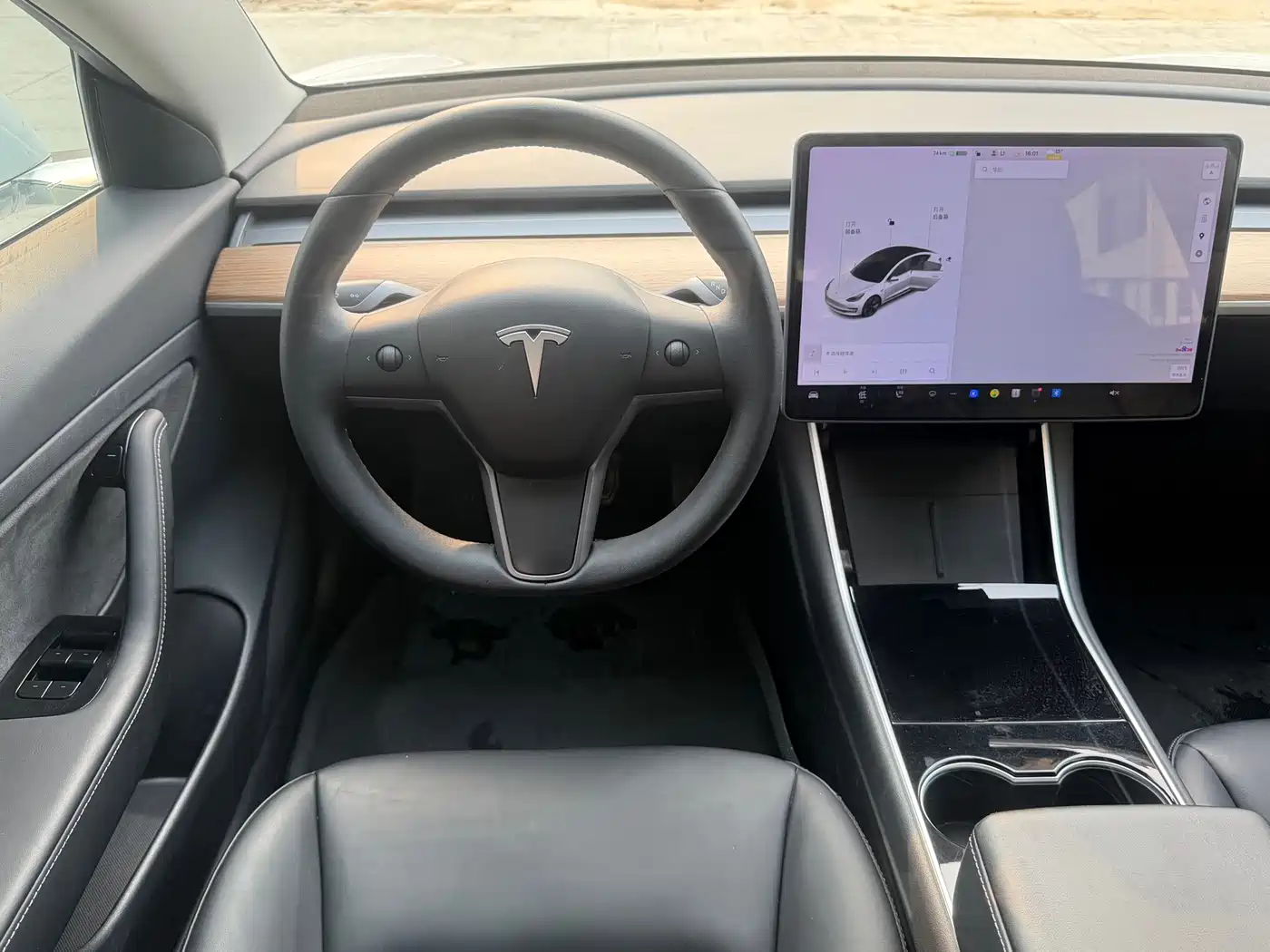 TESLA MODEL 3