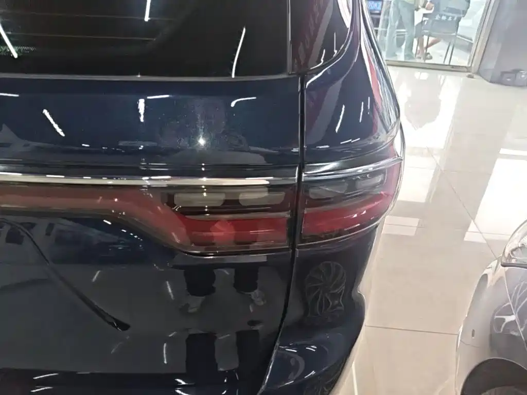 Фото 8 - Jeep Grand Commander