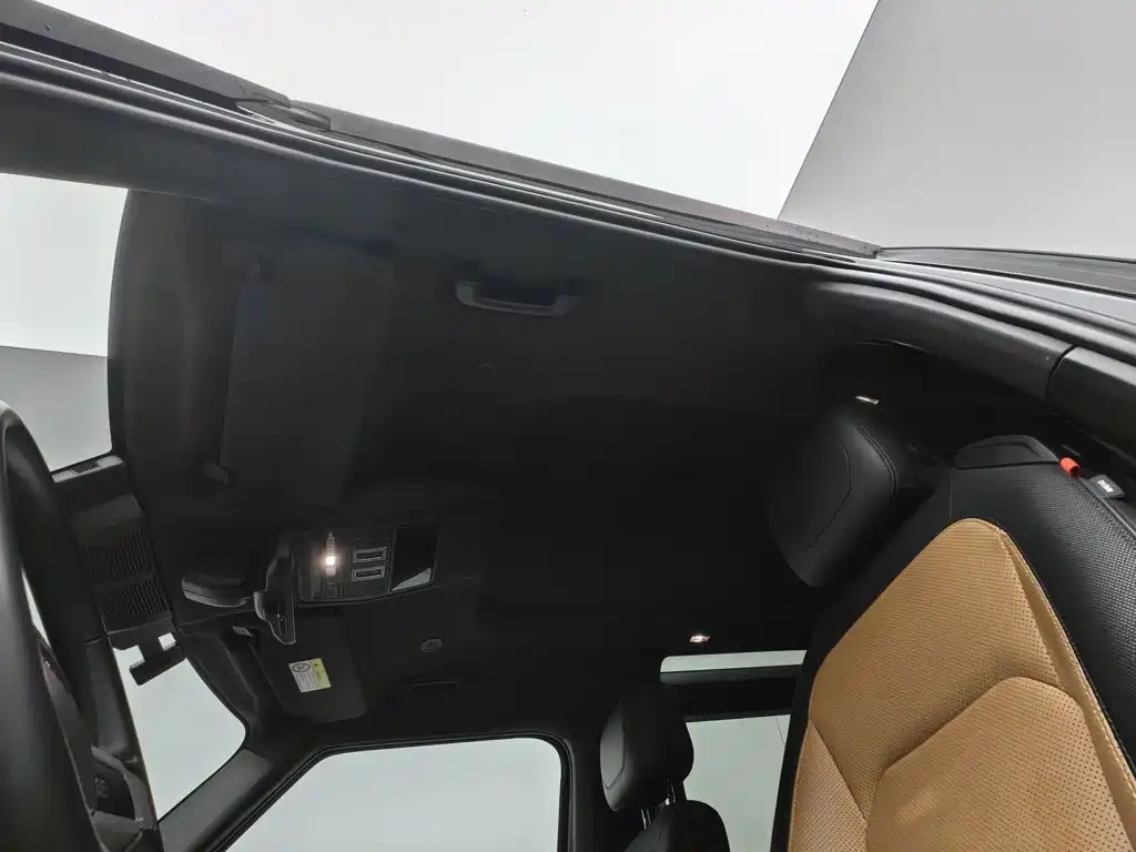 Photo 14 - Land Rover Defender