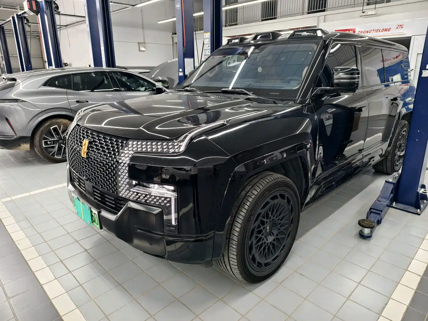 2025 Yangwang U8 L