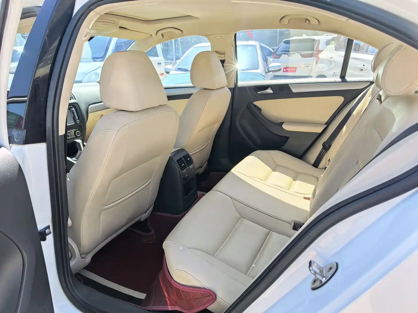 Volkswagen Sagitar 2014 Facelift 1.6L Automatic Comfort фото 4