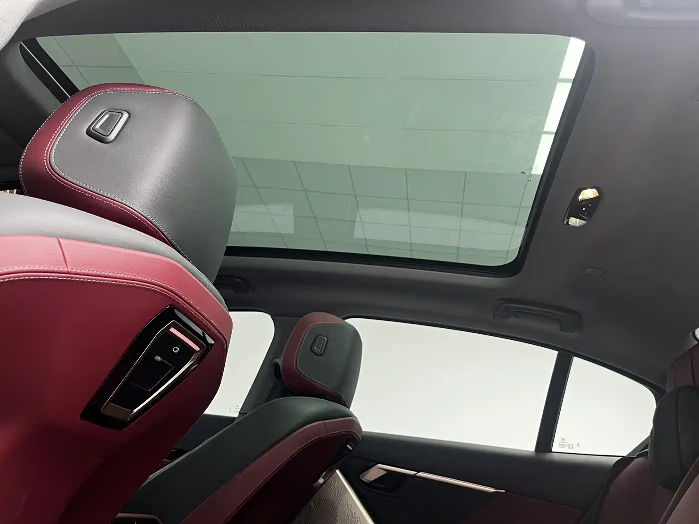 BMW i5 2024 eDrive 35L Premium Model M Sport Package фото 10
