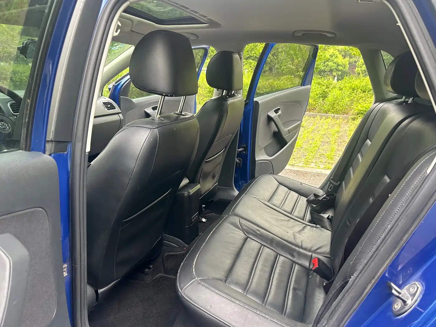 Volkswagen Polo 2011 1.6L Automatic Cool Edition фото 9