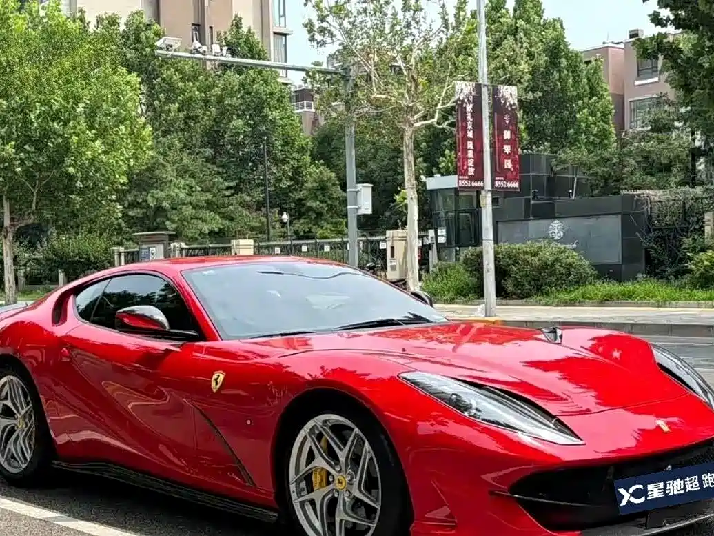 FERRARI 812