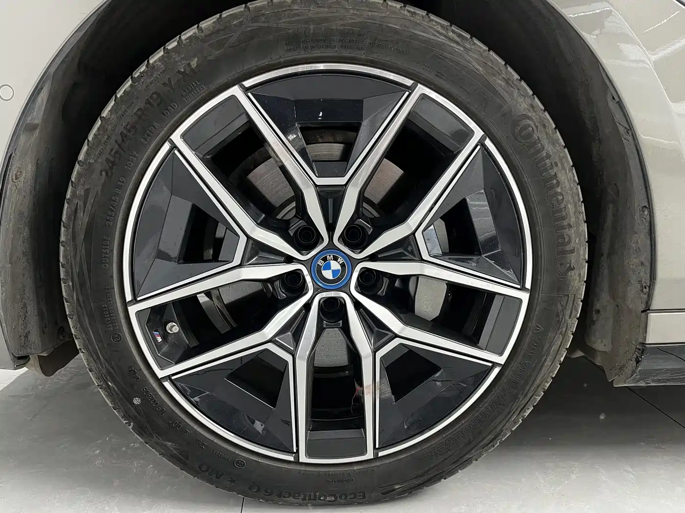 BMW i5 2024 eDrive 35L Premium Model M Sport Package фото 14