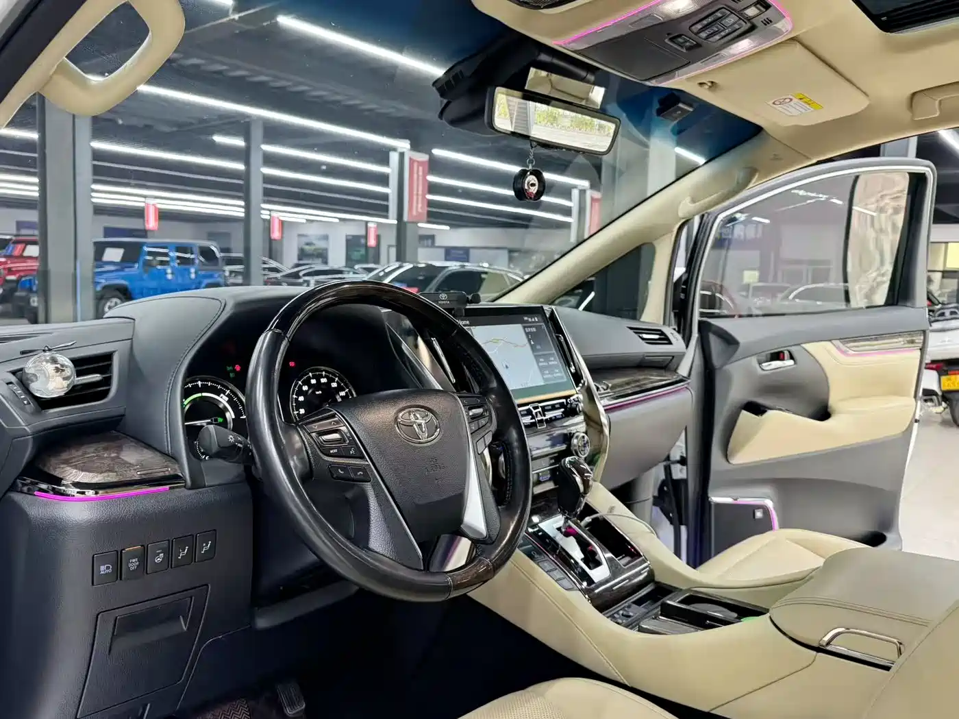 Toyota Vellfire 2021 Crown Hybrid 2.5L HV Premium Edition фото 5