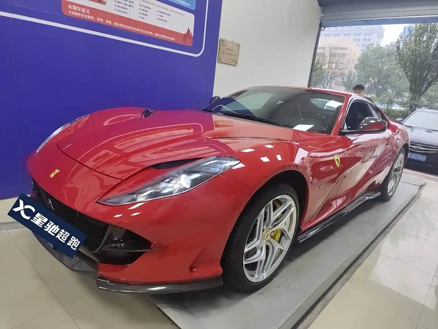FERRARI 812
